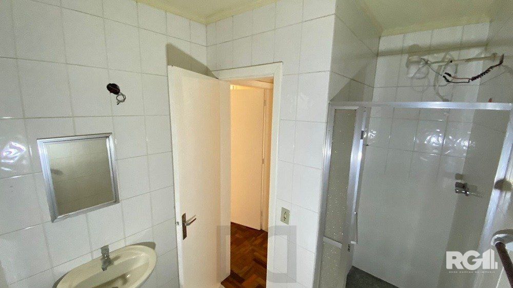 APARTAMENTO DE 2 DORMITÓRIOS, BANHEIRO SOCIAL E LAVABO AUXILIAR NA CIDADE BAIXA. — foto 9