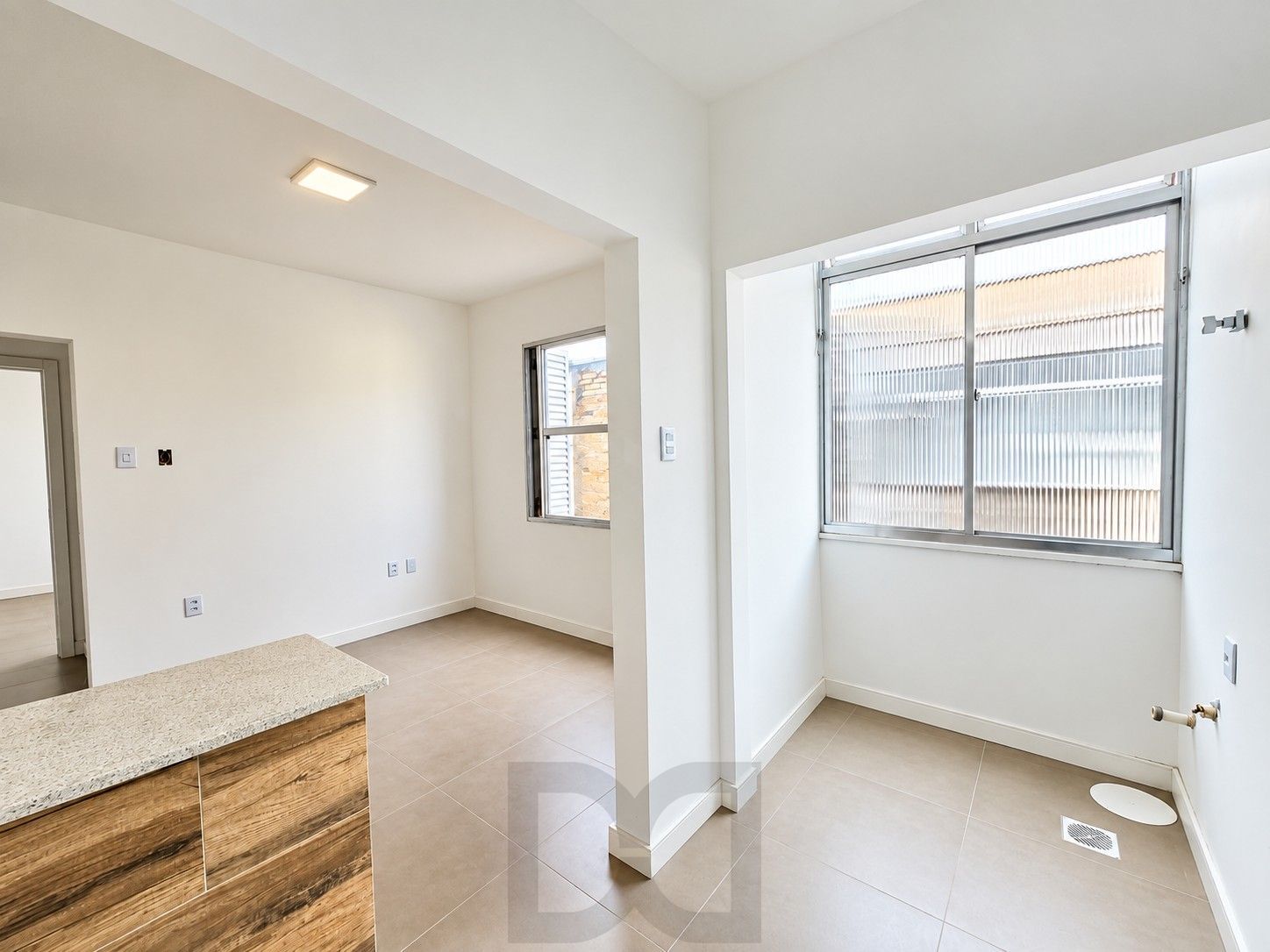 apartamento-cozinha-bancada-living