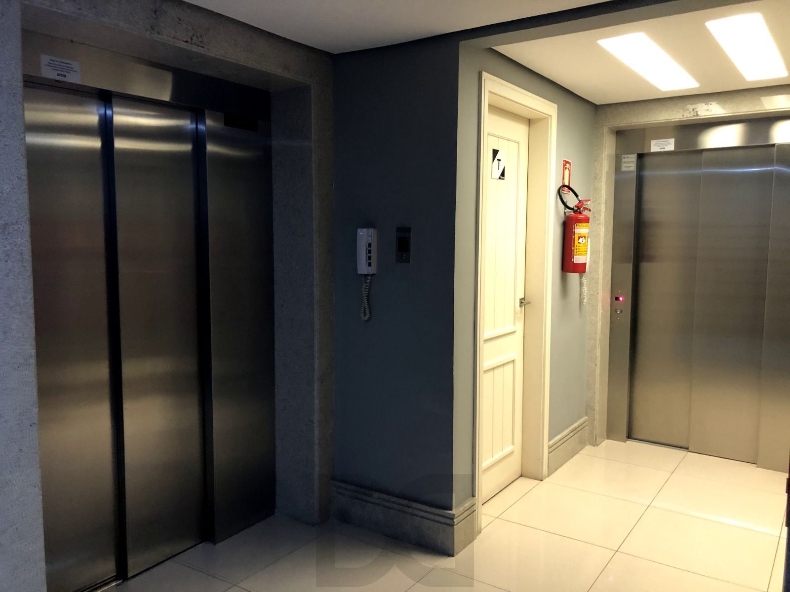 Apartamento de 1 Dormitório com Suíte e Vaga Escriturada na Cidade Baixa — foto 2