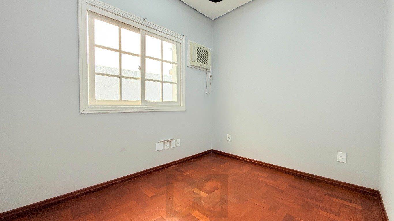 sala-ampla-iluminação-natural-bem ventilada