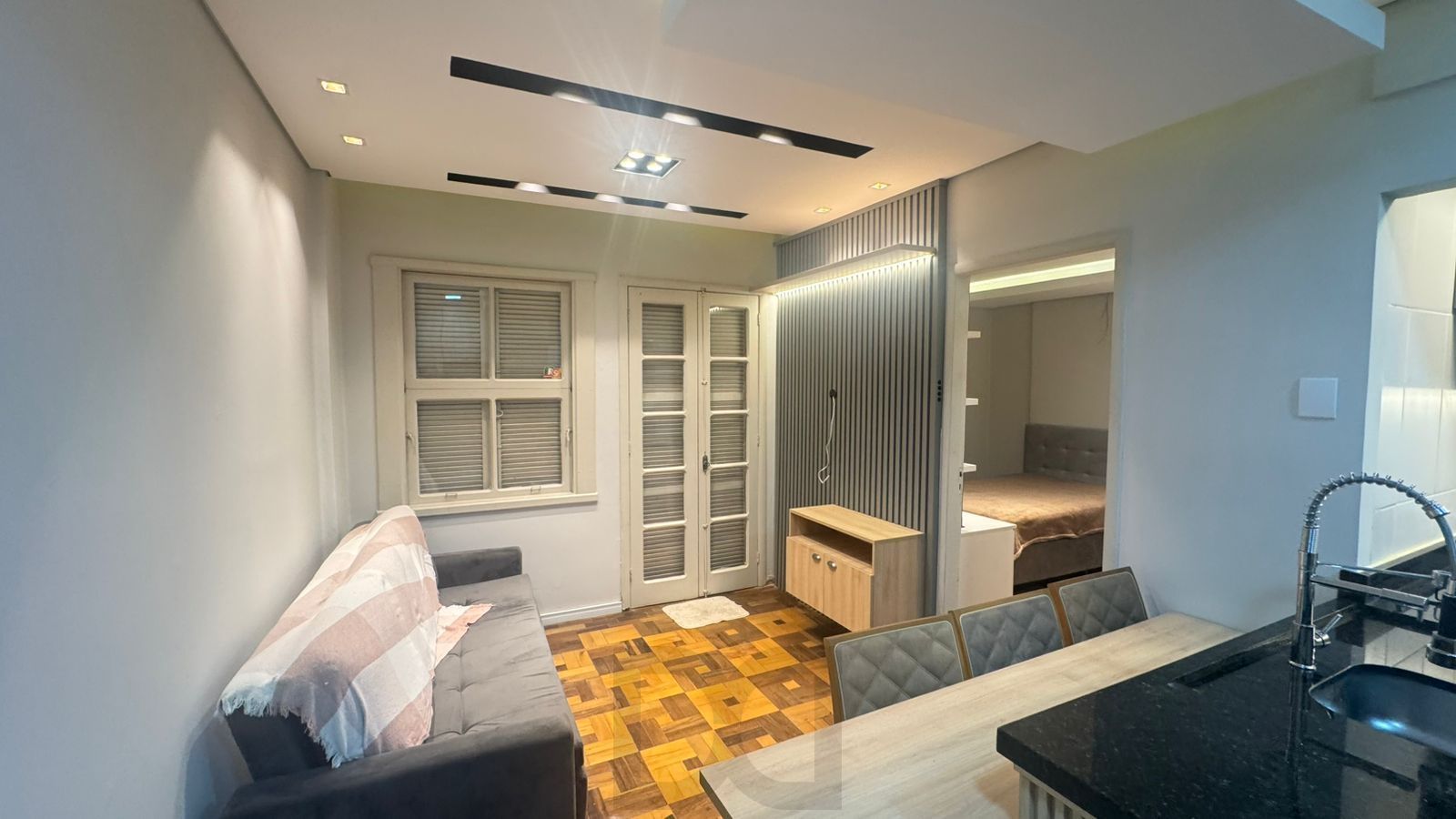LIVING-INTEGRADO-COM-SALA-COZINHA-AMERICANA