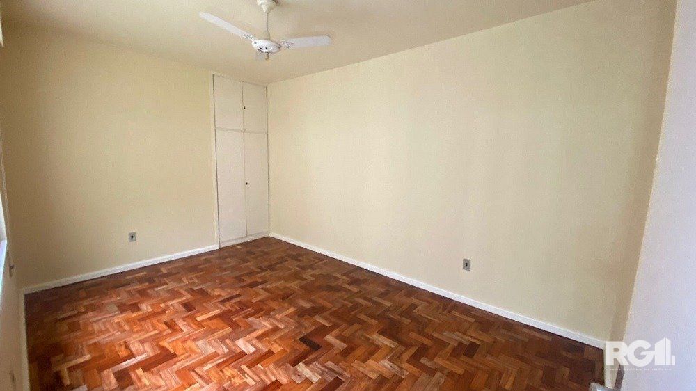 APARTAMENTO DE 2 DORMITÓRIOS, BANHEIRO SOCIAL E LAVABO AUXILIAR NA CIDADE BAIXA. — foto 4