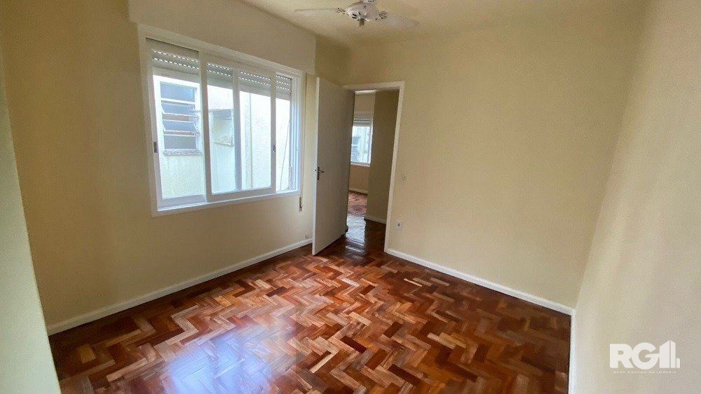 APARTAMENTO DE 2 DORMITÓRIOS, BANHEIRO SOCIAL E LAVABO AUXILIAR NA CIDADE BAIXA. — foto 7