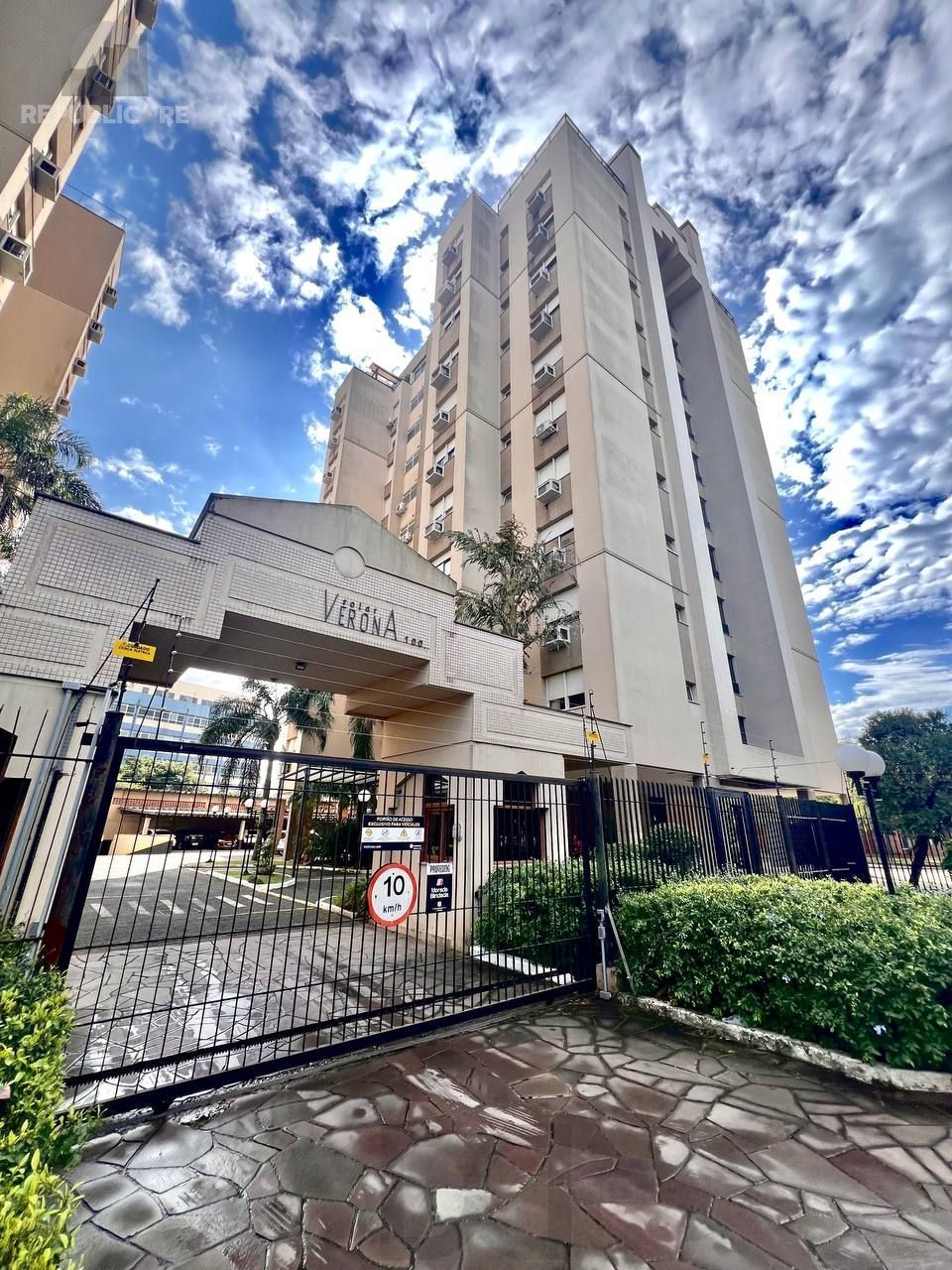 Cobertura de 3 Dormitórios com Suíte e Terraço em Porto Alegre — foto 1