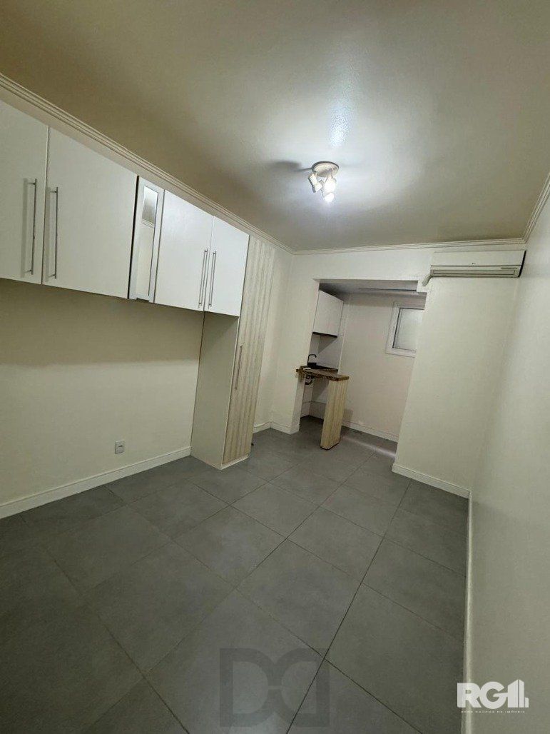 Studio semimobiliado, localizado na rua José do Patrocínio. — foto 1