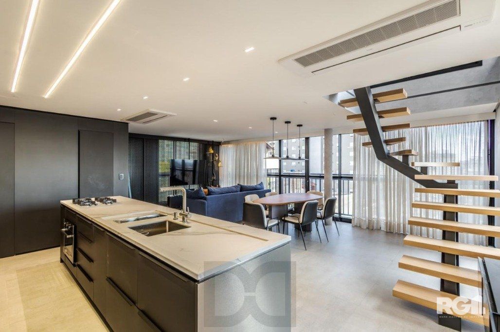 APTO DUPLEX DE 121M² COM 2 DORMITÓRIOS E 2 VAGAS - MONT SERRAT — foto 2