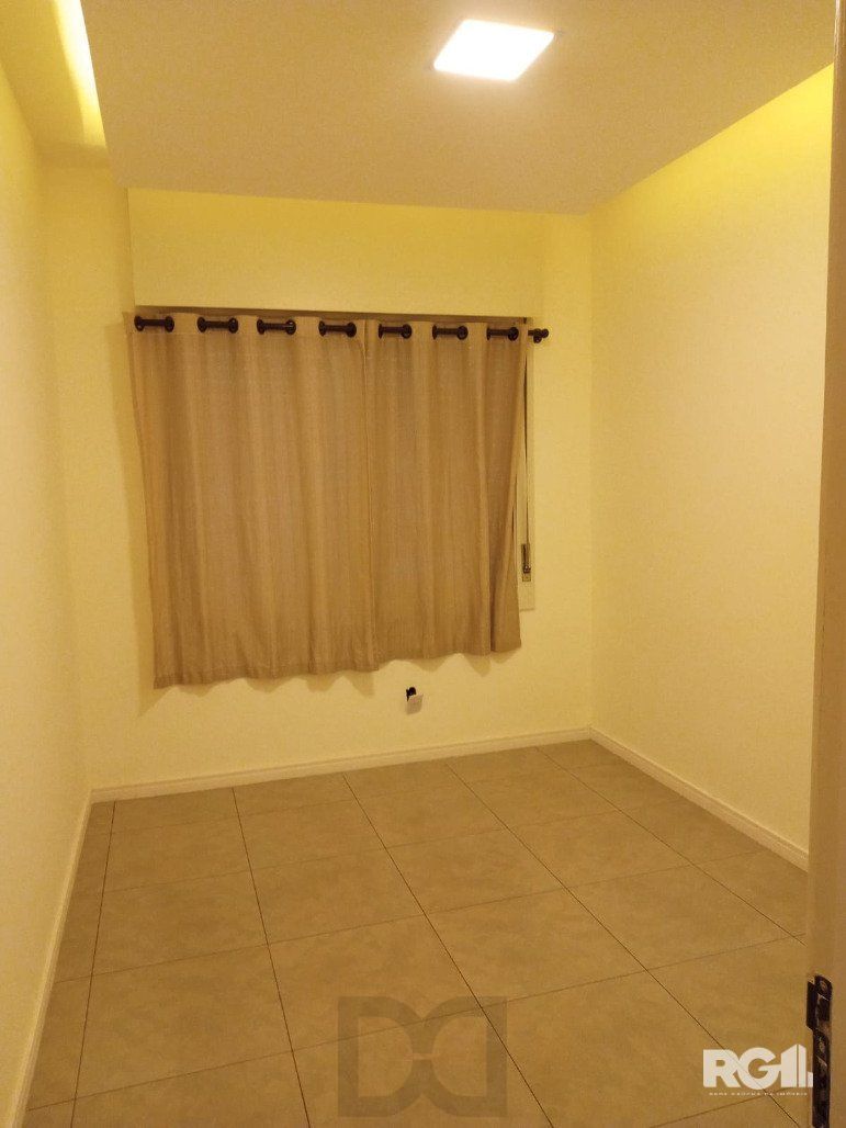 Apartamento Térreo Reformado com 2 Dormitórios no Menino Deus — foto 10