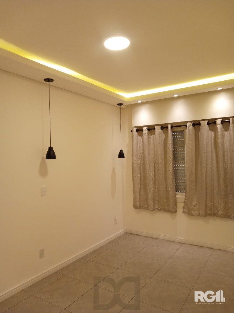 Apartamento Térreo Reformado com 2 Dormitórios no Menino Deus — foto 7