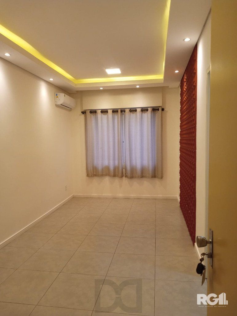 Apartamento Térreo Reformado com 2 Dormitórios no Menino Deus — foto 2