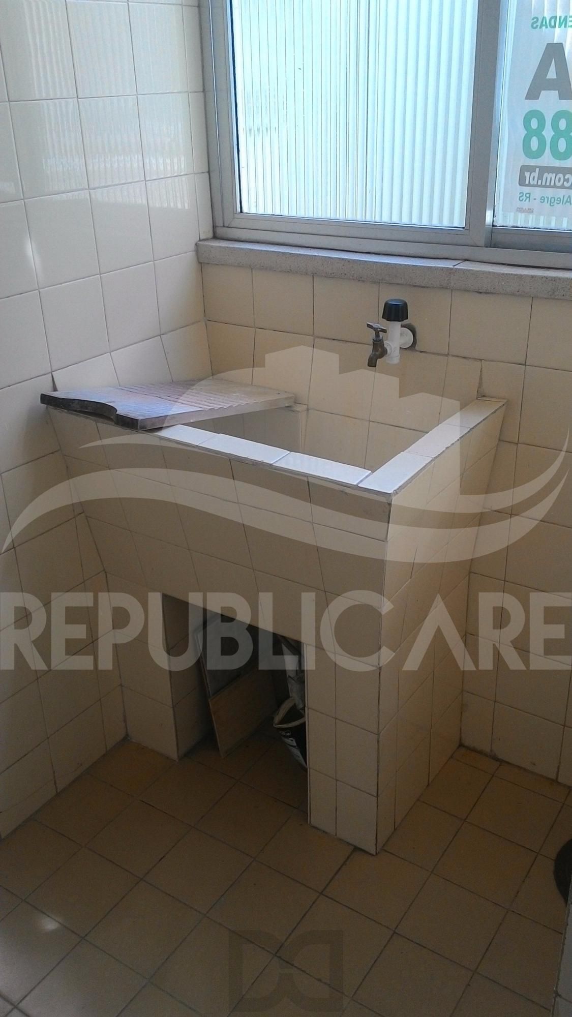 APARTAMENTO DE 2 DORMITÓRIOS, BANHEIRO SOCIAL E LAVABO AUXILIAR NA CIDADE BAIXA. — foto 10