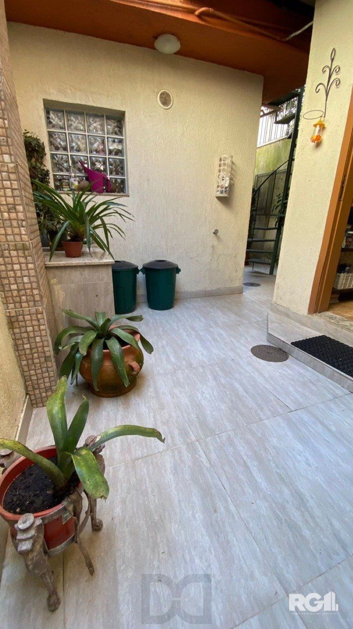 CASA AMPLA 3 DORMITÓRIOS NO ANDAR SUPERIOR NA CIDADE BAIXA . — foto 26