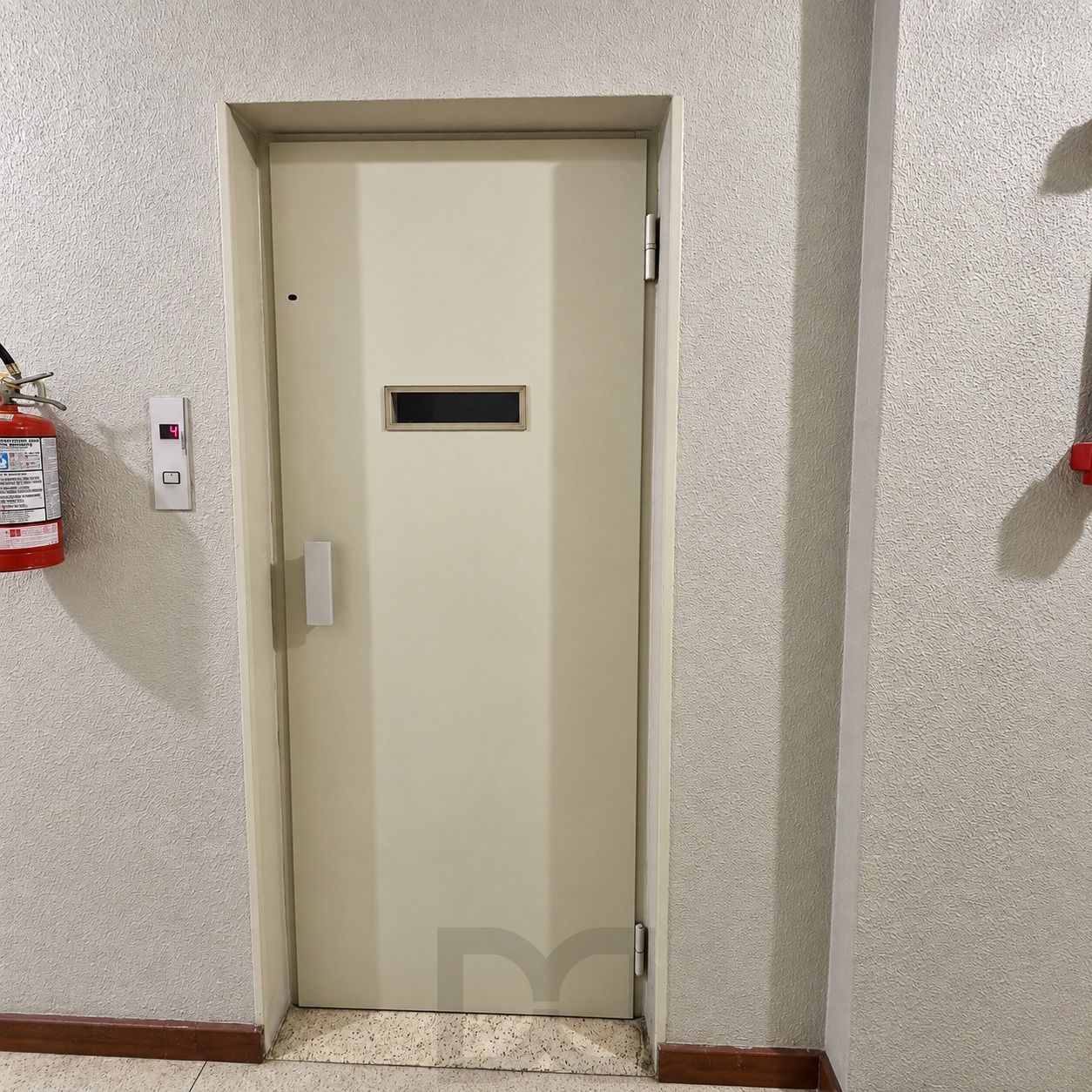 ELEVADOR-DO-CONDOMINIO