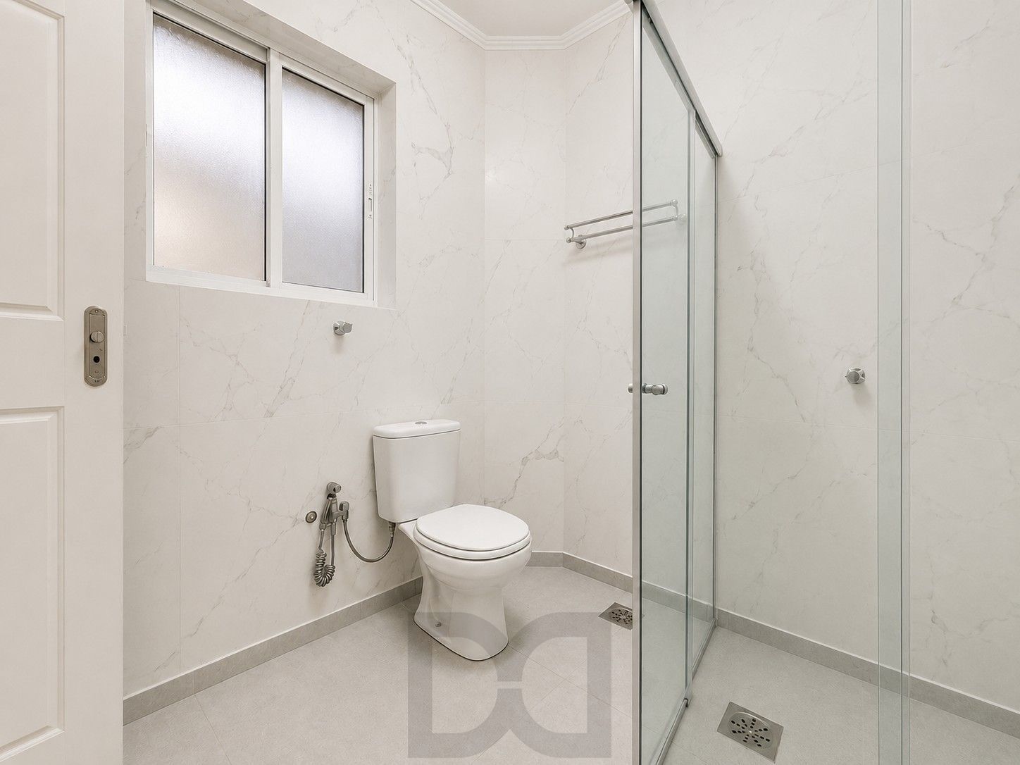 apartamento-banheiro-box