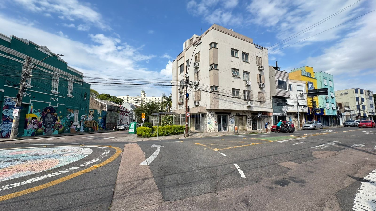 PRÉDIO-EM-ESQUINA