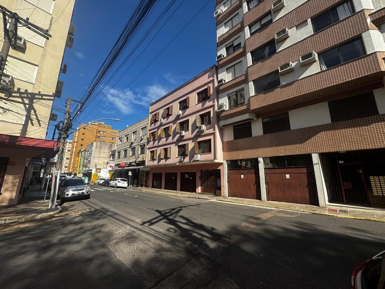 Apartamento de 3 dormitórios, banheiro social e lavabo na Cidade Baixa em Porto Alegre — foto 1