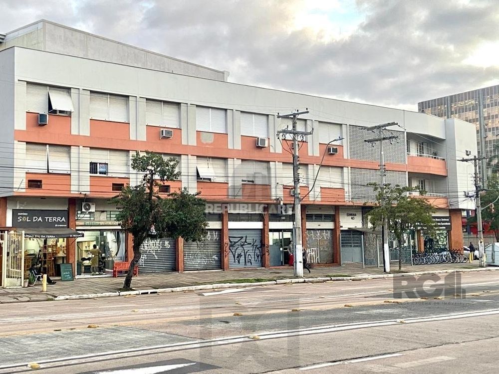 Apartamento de 2 Dormitórios totalmente reformado com churrasqueira — foto 1