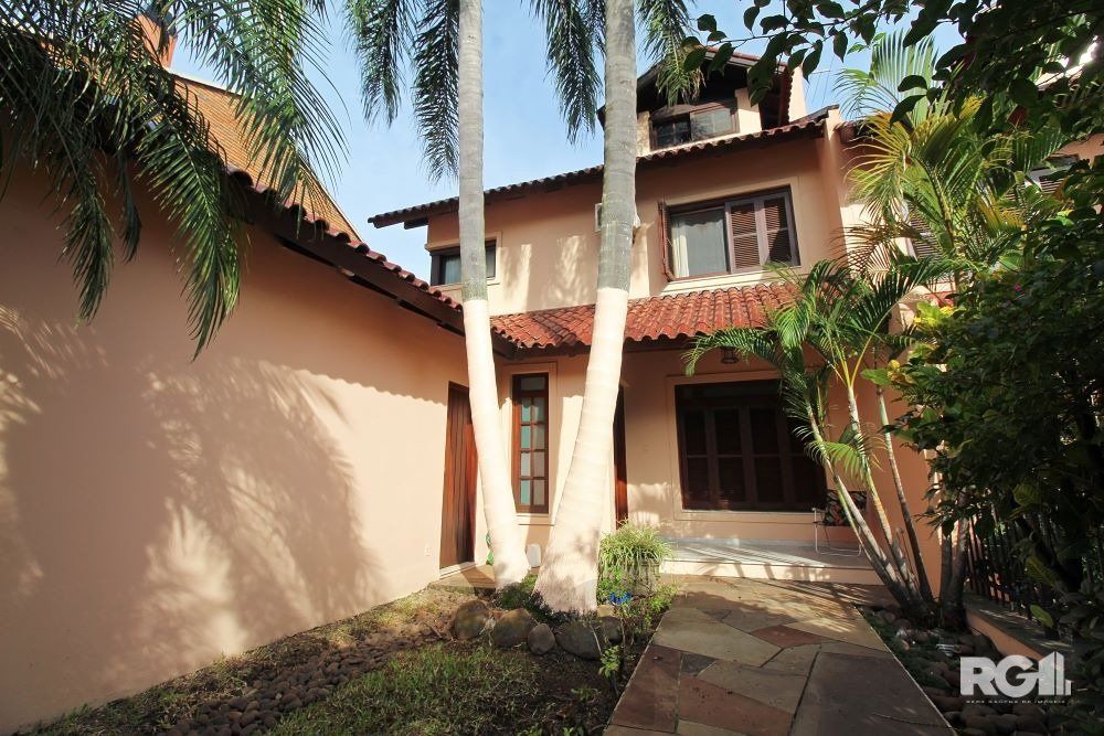 Casa de Alto Padrão com Lareira, Churrasqueira e Salão de Festas — foto 26