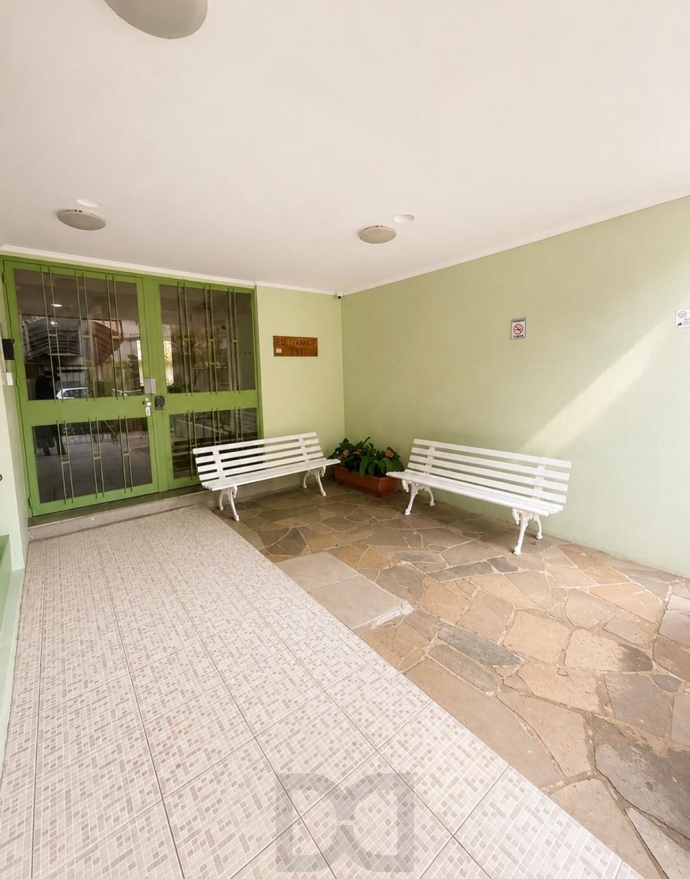 Hall Entrada