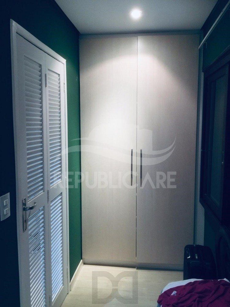 ARMARIO-EMBUTIDO-COM-PORTAS-DE-CORRER