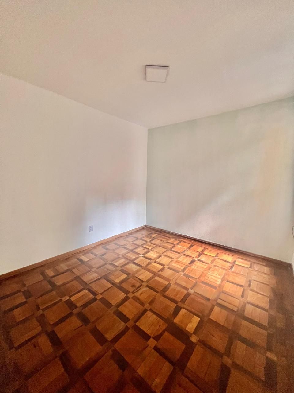 Iluminado Amplo Parquet .