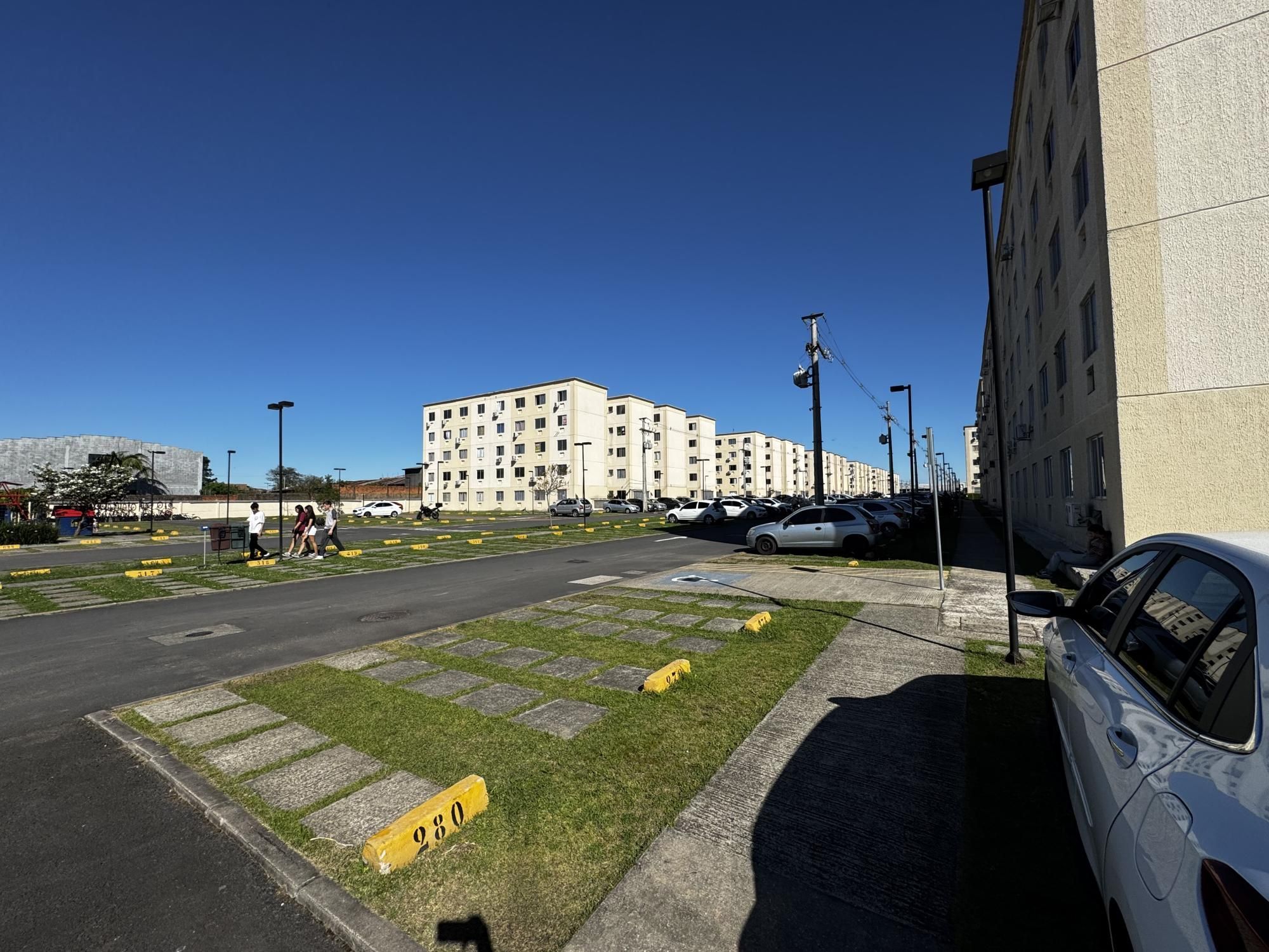 Apartamento de 2 dormitórios com garagem desocupado. — foto 1
