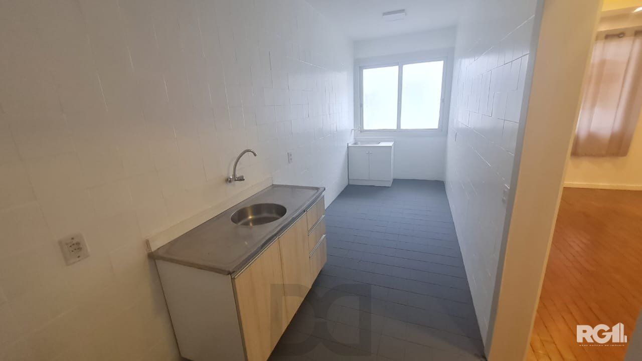 Apartamento 2 Dormitórios à Venda no Menino Deus | 4º Andar — foto 18