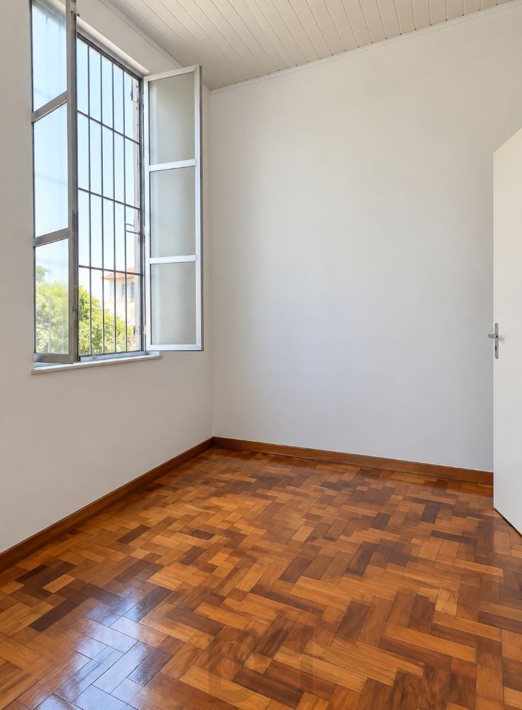 quarto-janela-ampla