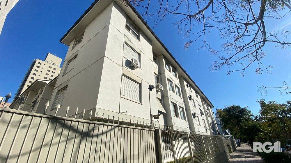 Apartamento Térreo Reformado com 2 Dormitórios no Menino Deus — foto 1