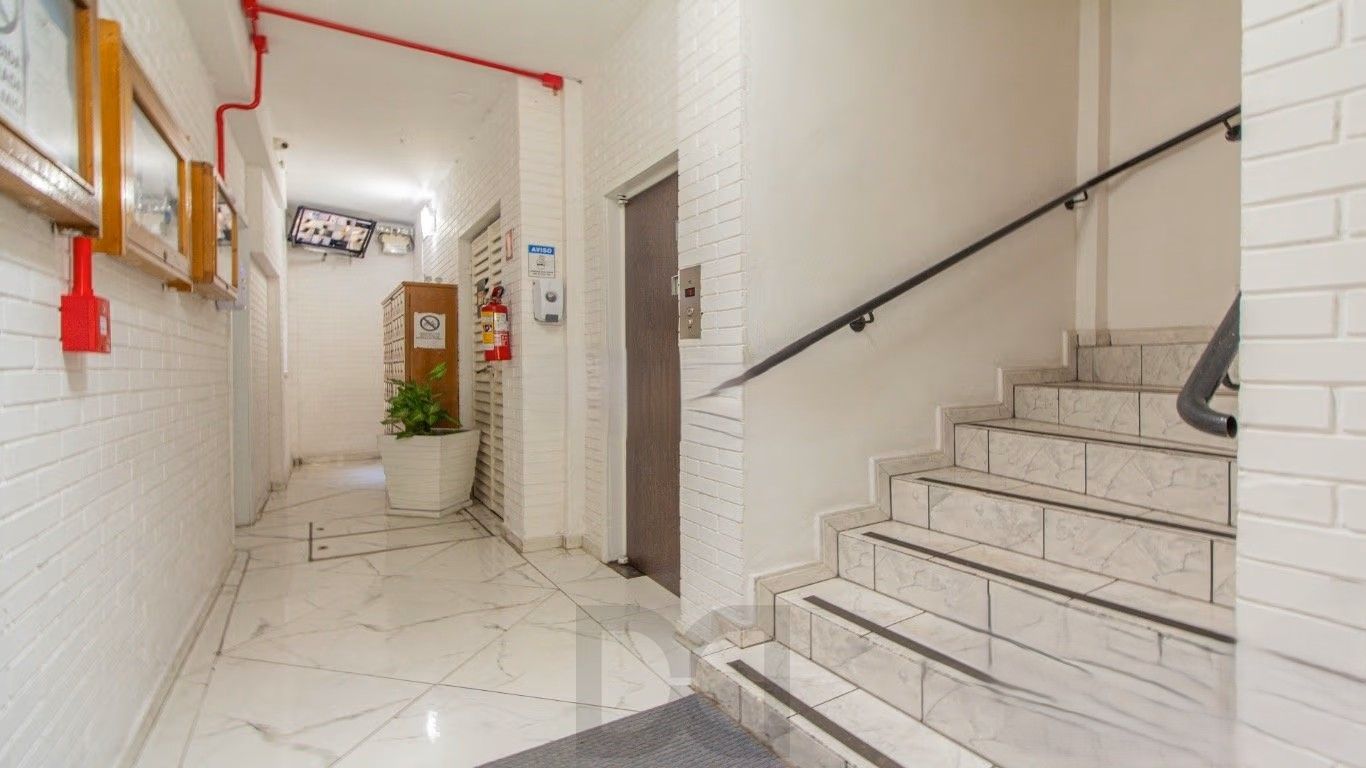 JK reformado e mobiliado a 100m da UFRGS - Rua Desembargador André da Rocha — foto 2