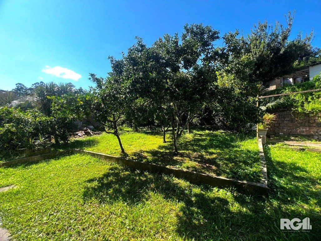 Casa com 351,60m2 de área construída em propriedade de 743m2 no Bairro Jardim Carvalho. — foto 36