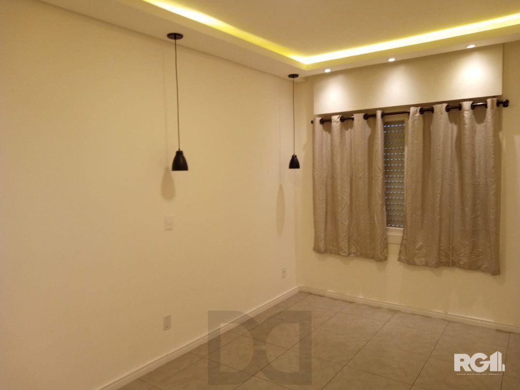 Apartamento Térreo Reformado com 2 Dormitórios no Menino Deus — foto 8