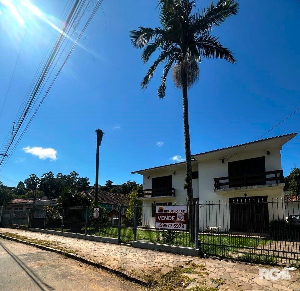 Casa com 351,60m2 de área construída em propriedade de 743m2 no Bairro Jardim Carvalho. — foto 38