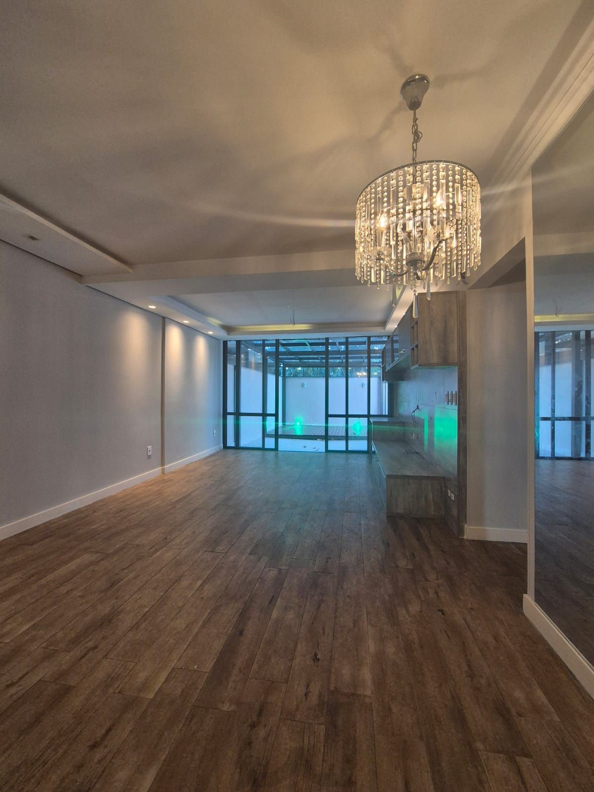 Apartamento 2 dormitórios 1 suíte 2 garagens — foto 1
