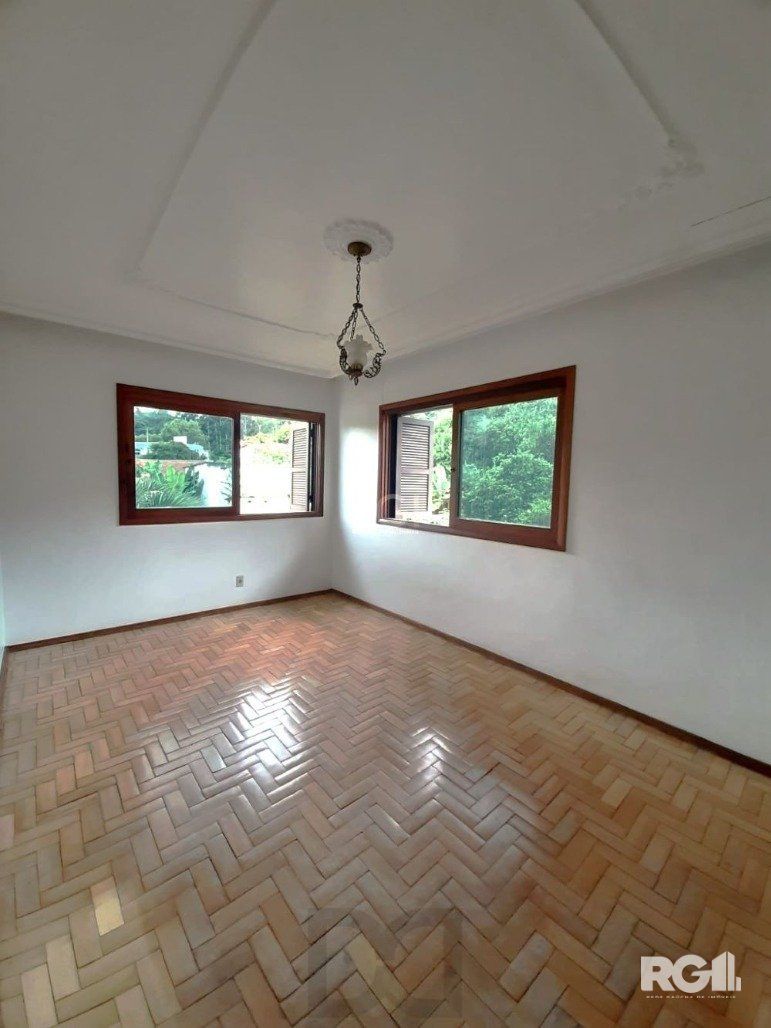 Casa com 351,60m2 de área construída em propriedade de 743m2 no Bairro Jardim Carvalho. — foto 28