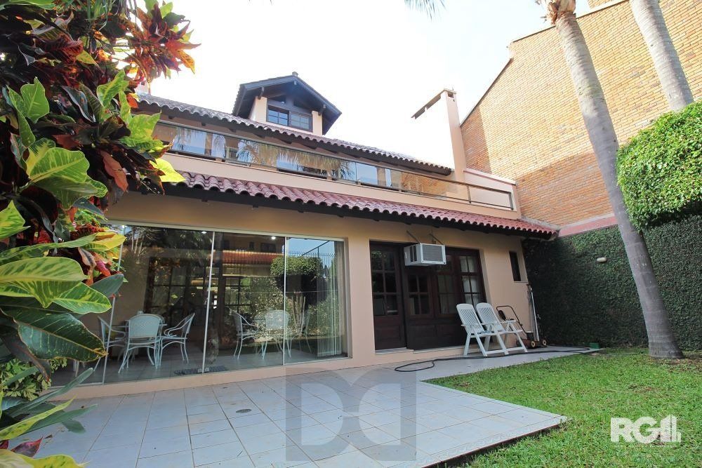 Casa de Alto Padrão com Lareira, Churrasqueira e Salão de Festas — foto 27