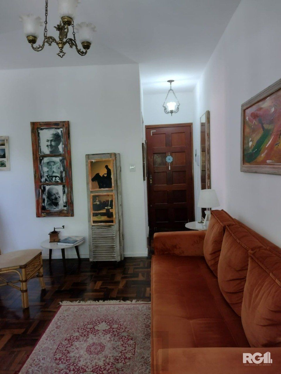 Apartamento de 2 dormitórios,  sala, cozinha, área de serviço separada, banheiro social. — foto 1