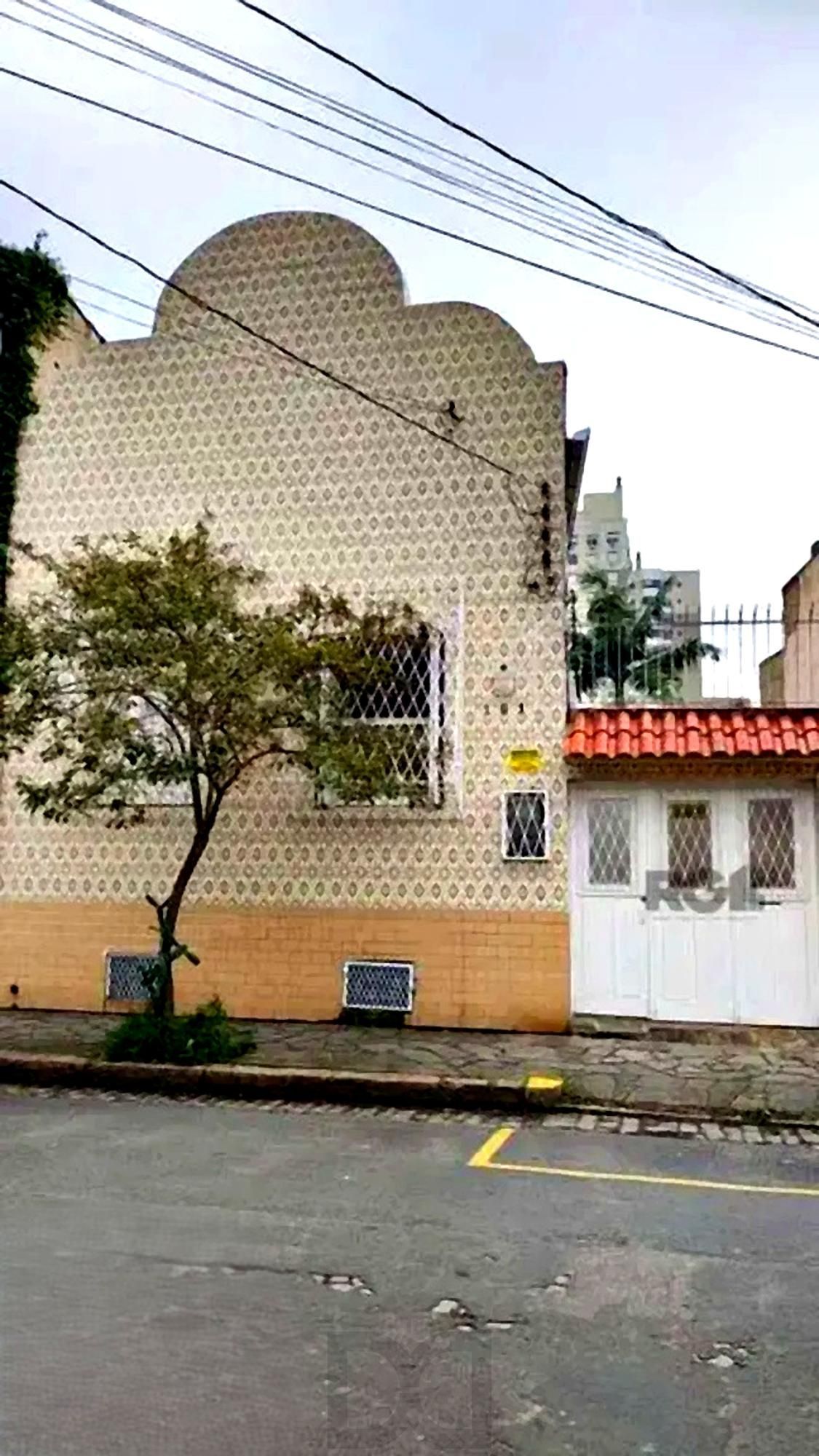Casa com amplo terreno à venda na Cidade Baixa – excelente oportunidade para moradia ou investimento — foto 1