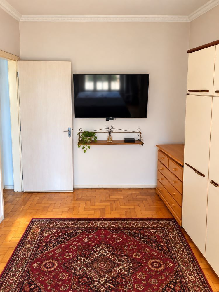 quarto-com-tv-armario