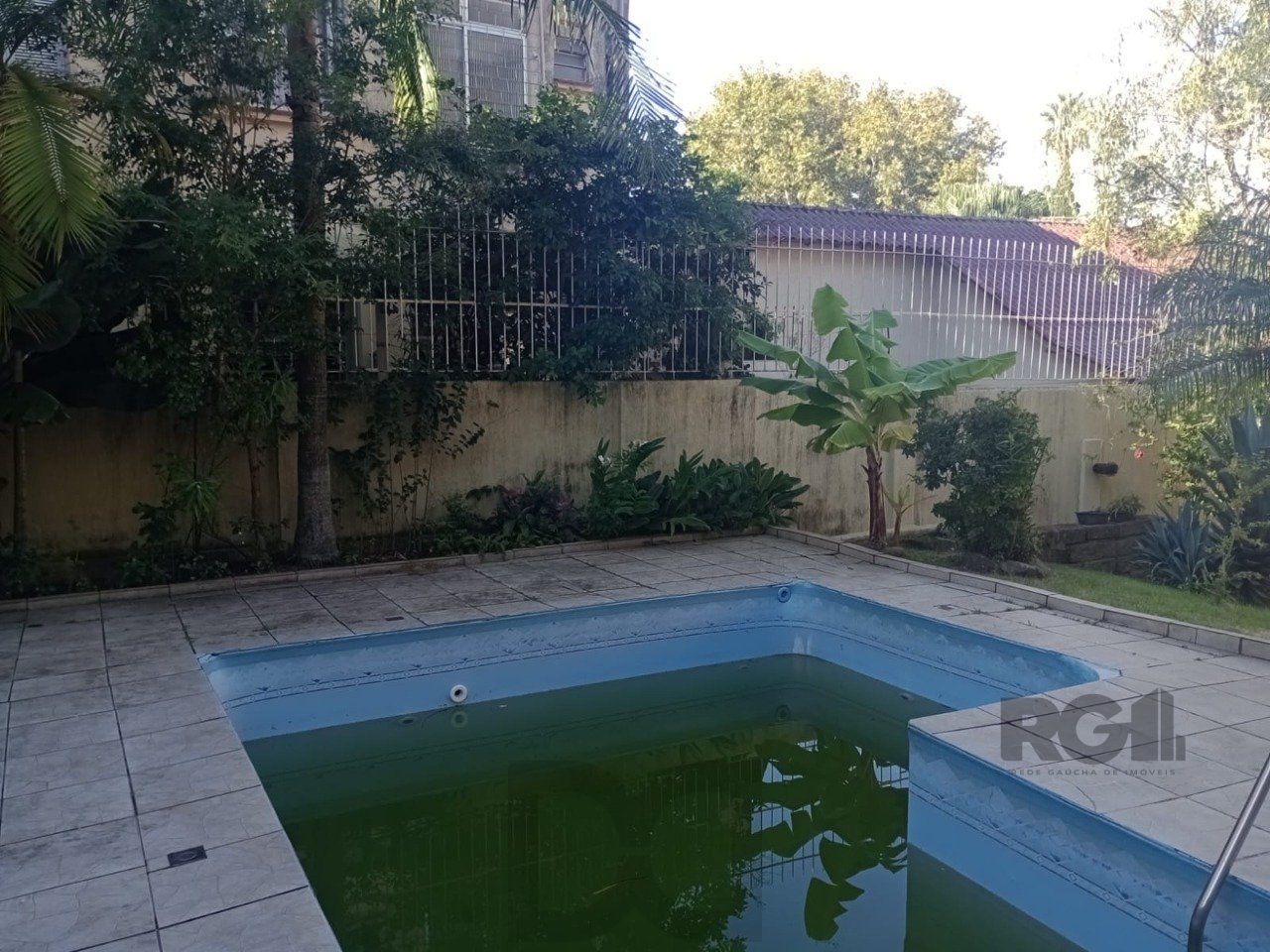 Piscina.jpg+2025-04-10