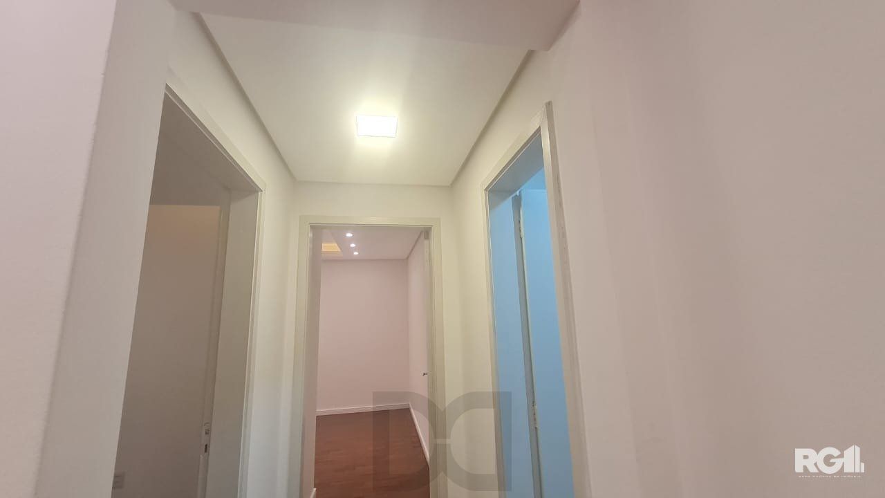 Apartamento 2 Dormitórios à Venda no Menino Deus | 4º Andar — foto 15