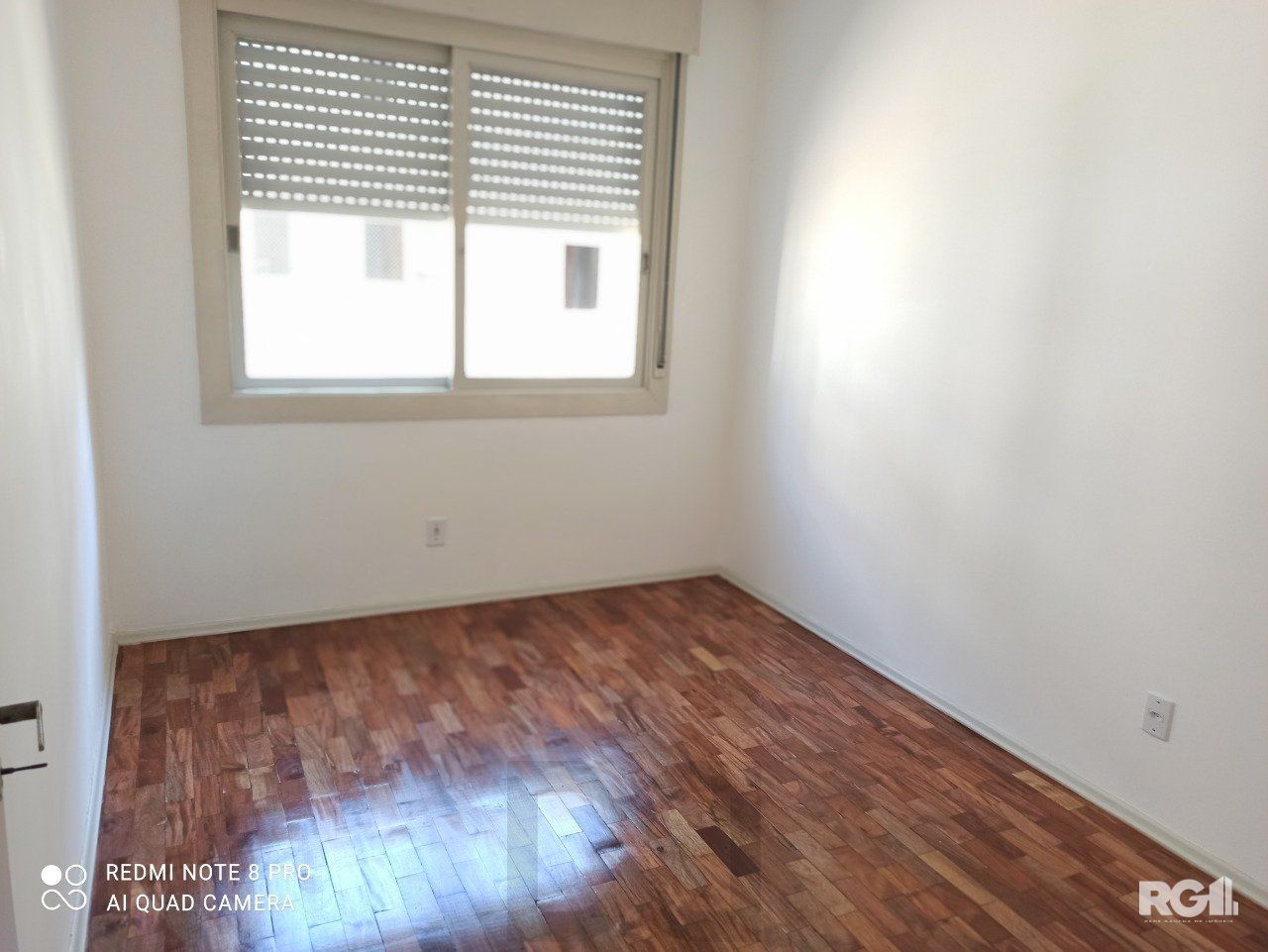 Apartamento de 2 dormitórios, banheiro social, sala, cozinha e área de serviço integrada. — foto 7