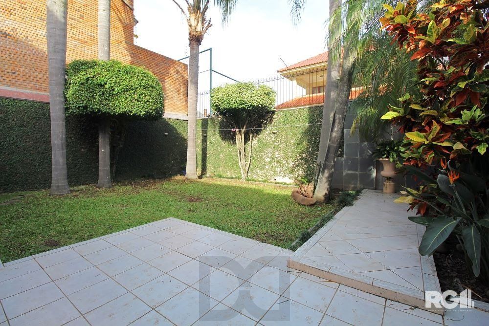 Casa de Alto Padrão com Lareira, Churrasqueira e Salão de Festas — foto 28