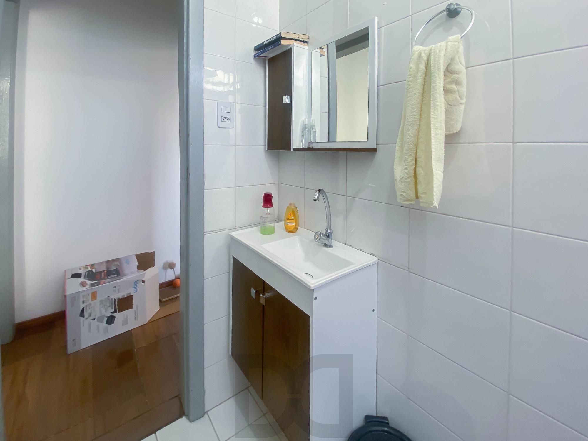 Apartamento à venda na Azenha, Porto Alegre – 1 dormitório, banheiro completo — foto 16
