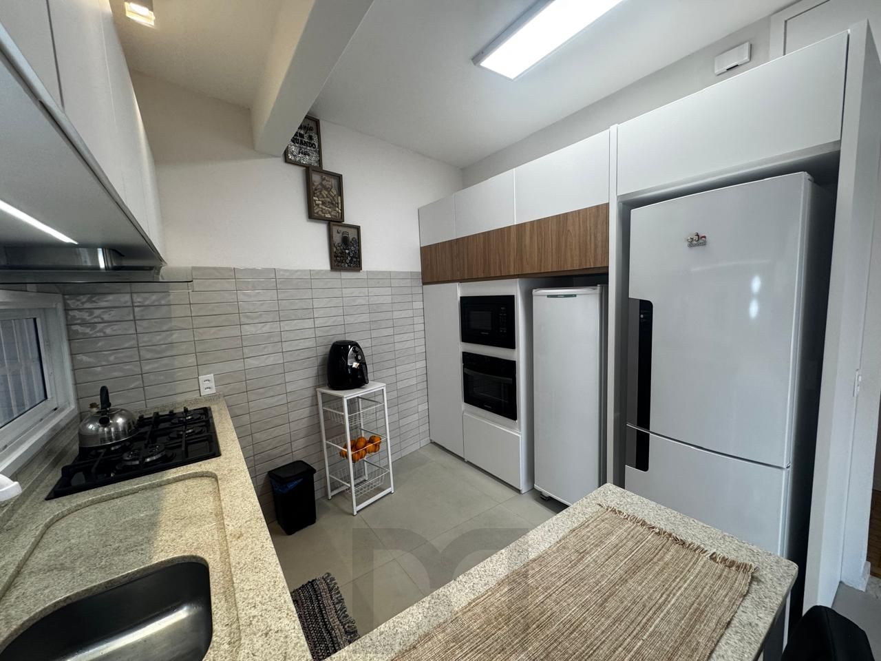 Apartamento de 2 Dormitórios totalmente reformado com churrasqueira — foto 8