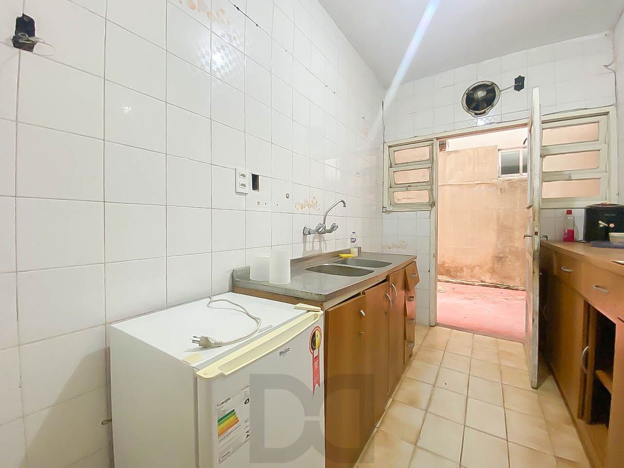 Apartamento 2 Dormitórios com Vaga Coberta no Menino Deus – Av. Ganzo, de Frente — foto 12