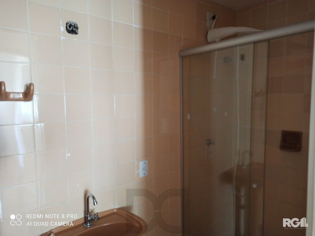 Apartamento de 2 dormitórios, banheiro social, sala, cozinha e área de serviço integrada. — foto 5