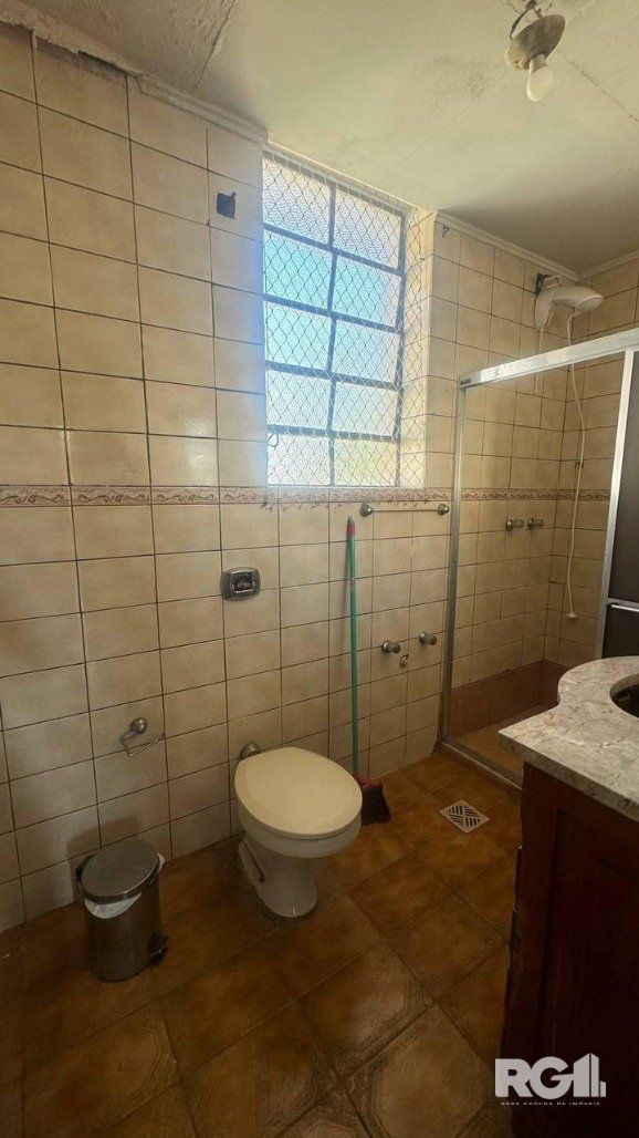 BANHEIRO-COM-REVESTIMENTO-CERAMICO
