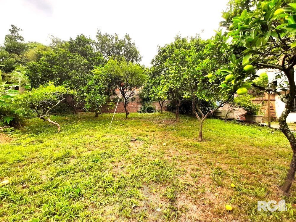 Casa com 351,60m2 de área construída em propriedade de 743m2 no Bairro Jardim Carvalho. — foto 32