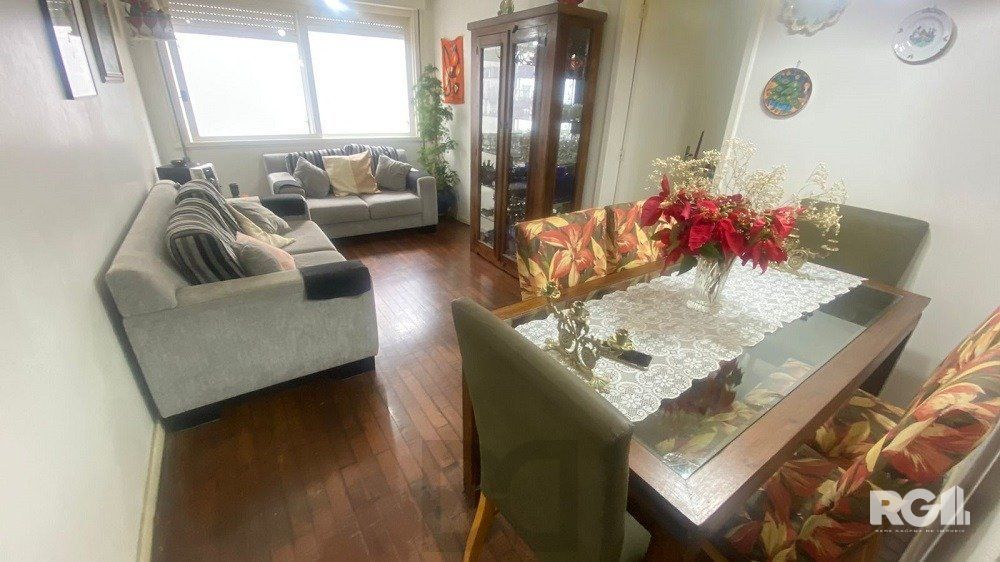 Apartamento à venda no Menino Deus, com 3 quartos (sendo 1 suíte), 3 banheiros, 1 vaga de garagem. — foto 2