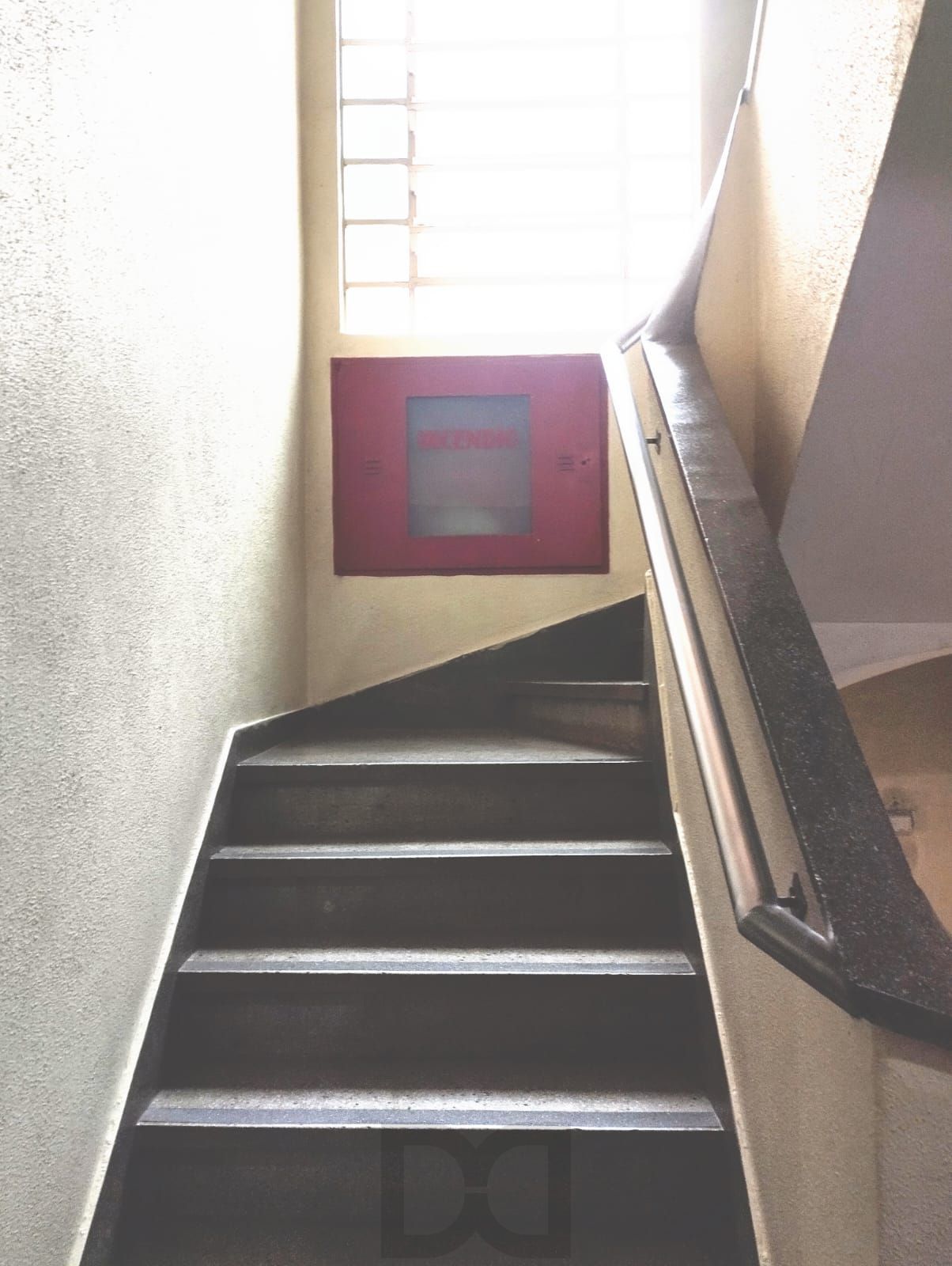 apartamento-escada-predio